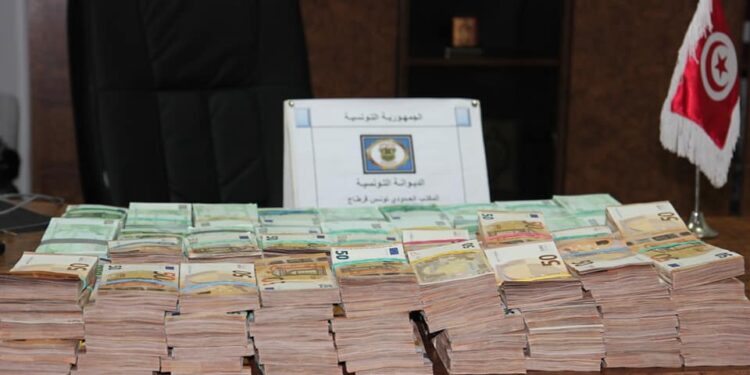 Tunis-Carthage : Pr&egrave;s de 5 millions de dinars saisis chez un voyageur