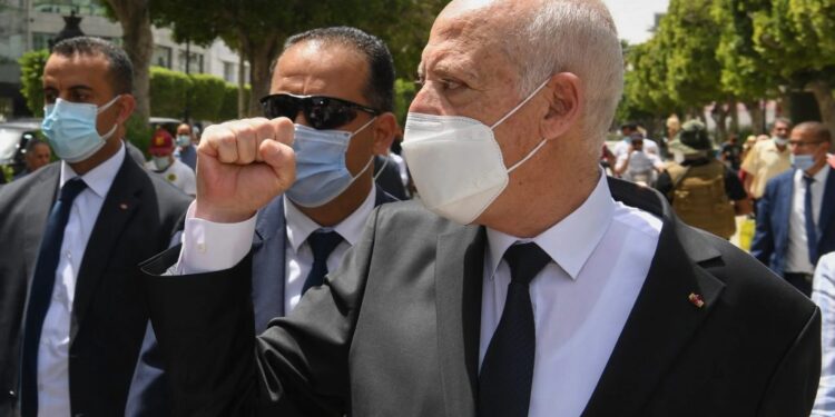 Sondage : 77% des Tunisiens font confiance au président Kais Saied