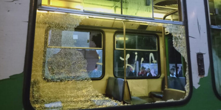 Tunis : Le métro vandalisé par des mineurs, neuf personnes blessées !