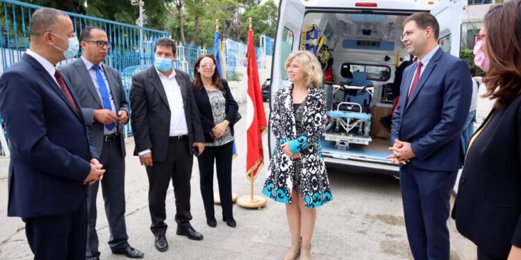 "Essaha Aziza" : 14 ambulances et 10 utilitaires, don de l'UE