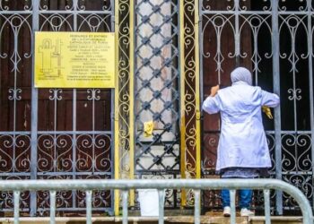 Jusqu'à quand cette cathédrale barricadée ?