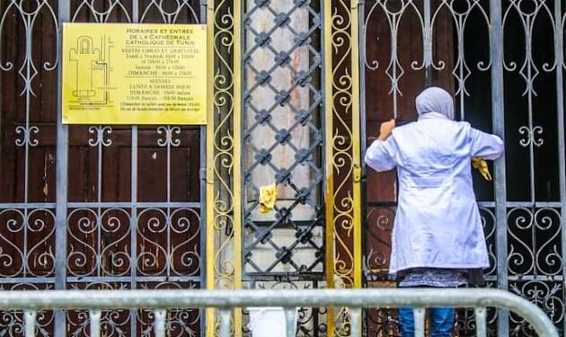 Jusqu'à quand cette cathédrale barricadée ?