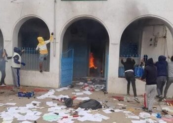Agareb : Reprise des affrontements, le poste de la Garde nationale incendi&eacute;
