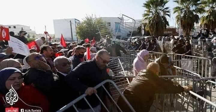 Tunisie : Des mandats d'arr&ecirc;t en marge de la manifestation du Bardo