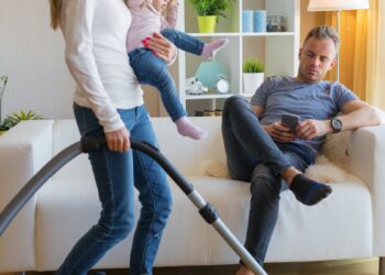 Tunisie : Les femmes passent jusqu&rsquo;&agrave; 12 heures par jour dans le travail de soin non r&eacute;mun&eacute;r&eacute;