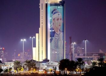 Ons Jabeur illumine la fa&ccedil;ade de la tour Mubadala &agrave; Abu Dhabi