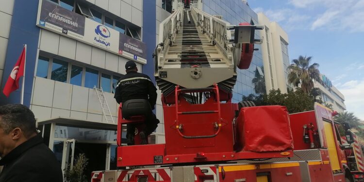 Une auto-immolation d'un "militant" derri&egrave;re l&rsquo;incendie au si&egrave;ge d&rsquo;Ennahdha