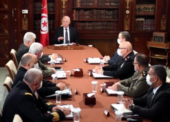 Des partis d&eacute;noncent "l'implication de l'institution militaire dans les conflits politiques"