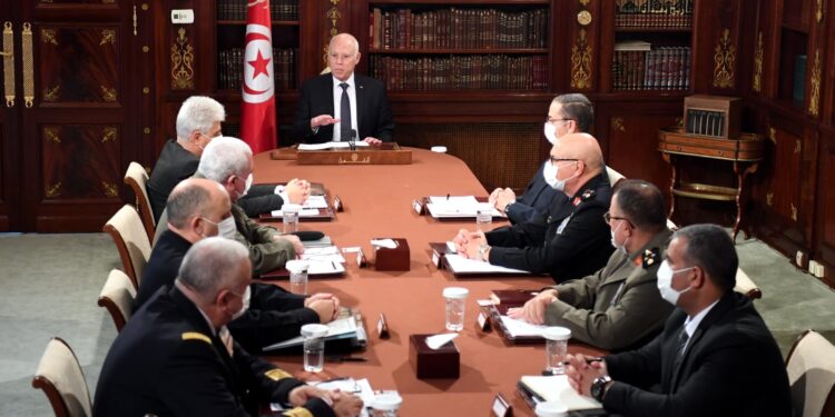 Des partis dénoncent "l'implication de l'institution militaire dans les conflits politiques"