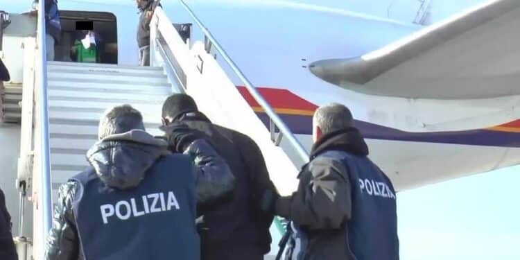 Plus de 1660 Tunisiens expuls&eacute;s d'Italie depuis janvier
