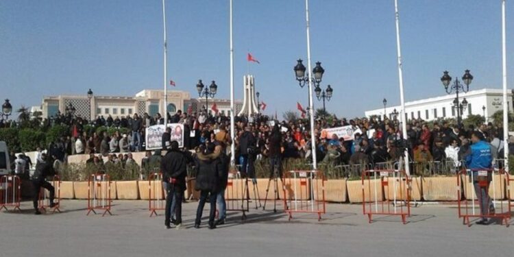 Tunisie : Les ouvriers de chantiers protestent &agrave; la Kasbah