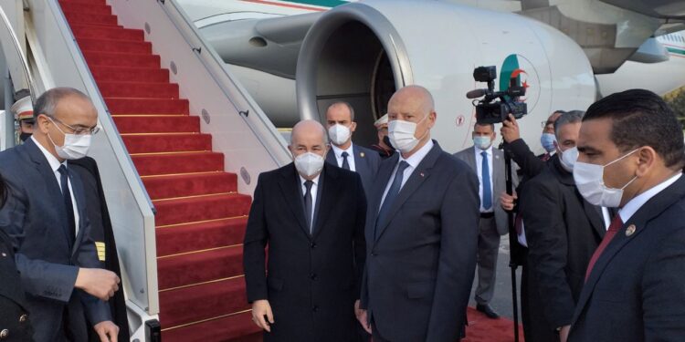 Tebboune entame une visite d'Etat de deux jours en Tunisie
