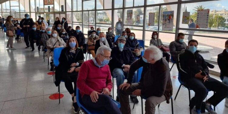 Tunisie : A la veille de l&rsquo;entr&eacute;e en vigueur du pass, ru&eacute;e vers les centres de vaccination