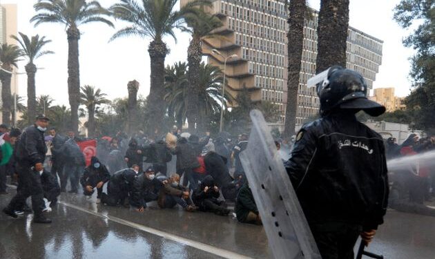 "Le manifestant est décédé des suites d'une hémorragie cérébrale", assure Ennahdha