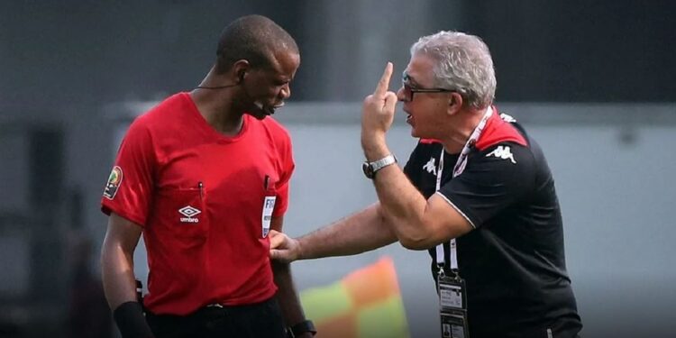Scandale à la CAN : L'arbitre de Tunisie-Mali, a-t-il été victime d'une insolation ?