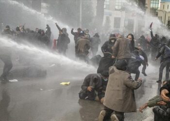 Violences polici&egrave;res : Le SNJT appelle Kais Saied &agrave; pr&eacute;senter ses excuses