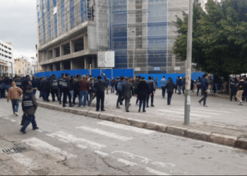 Tunisie : Paris qualifie d&rsquo;inacceptables les violences polici&egrave;res contre des journalistes
