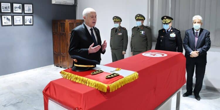 Saied promet un d&eacute;cret relatif aux martyrs des institutions militaire et s&eacute;curitaire