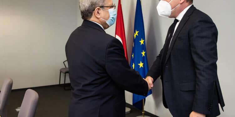Le Commissaire europ&eacute;en Oliver Varhelyi en Tunisie le 1er mars