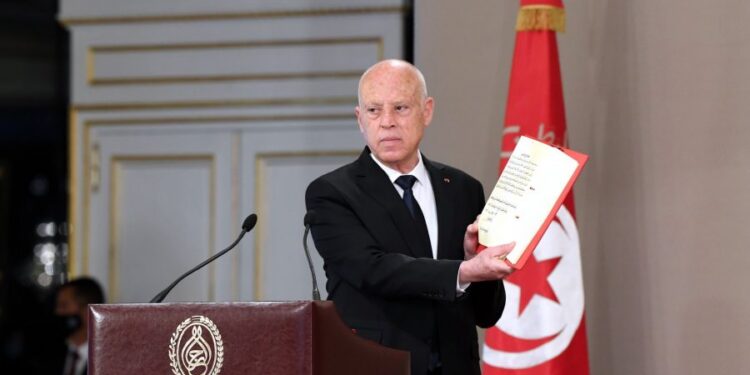 Kais Saied : "J'ai en ma possession des dossiers sur des sommes faramineuses per&ccedil;ues par certains..."