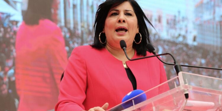 Tunisie : Abir Moussi veut suspendre la consultation nationale