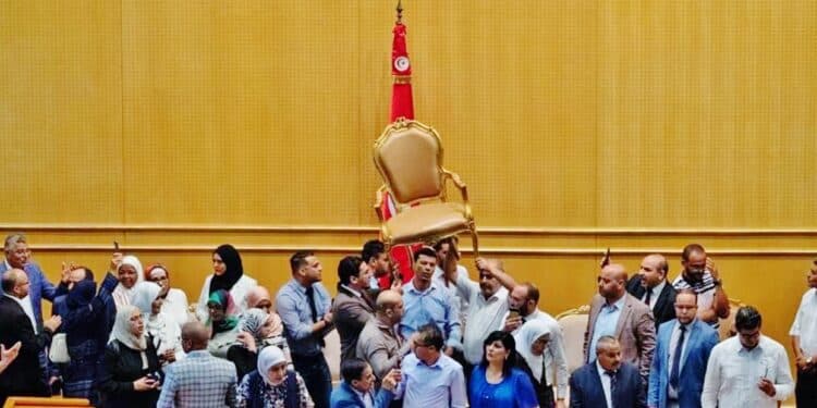 Appauvrie par sa classe politique, la Tunisie dans les griffes du FMI !