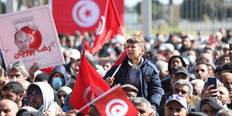 Les partisans de « Citoyens contre le coup d'État » protestent à Tunis