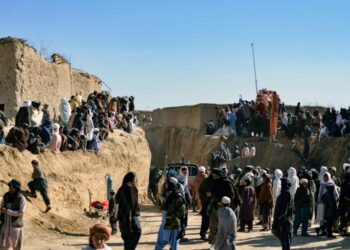 Afghanistan : Un petit garçon de cinq ans coincé dans un puits
