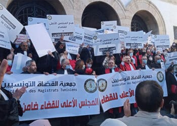 Tunisie : Les magistrats protestent devant le Palais de Justice