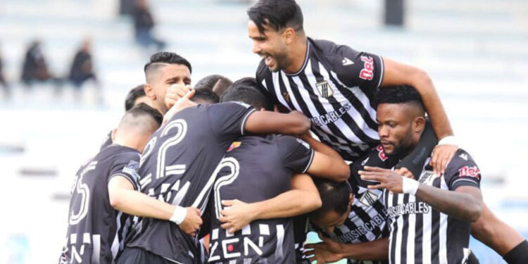 Ligue 1 : Le CS Sfaxien l'emporte face à l'Espérance en match retard