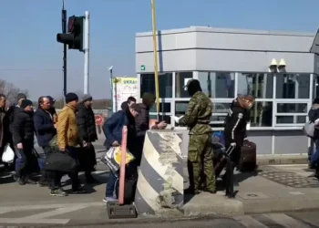 Une ligne t&eacute;l&eacute;phonique d'urgence pour les &eacute;tudiants &eacute;trangers souhaitant quitter l'Ukraine
