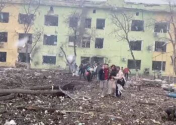 Bombardement d&rsquo;un h&ocirc;pital p&eacute;diatrique : Kiev d&eacute;nonce un "crime de guerre"