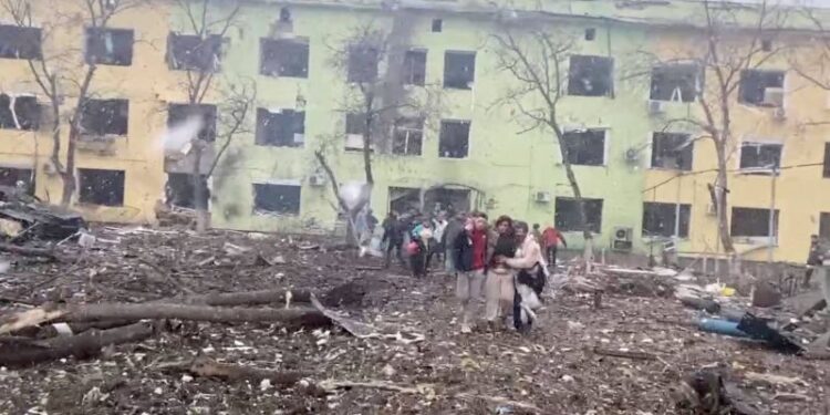 Bombardement d’un hôpital pédiatrique : Kiev dénonce un "crime de guerre"