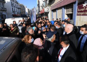 Kais Saied s&rsquo;offre un bain de foule &agrave; Beb Khadhra !