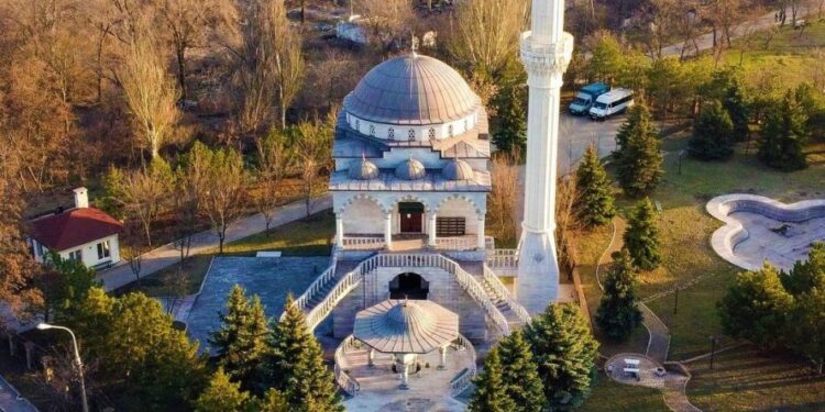 Ukraine: Une mosquée abritant 80 civils bombardée par les Russes à Marioupol
