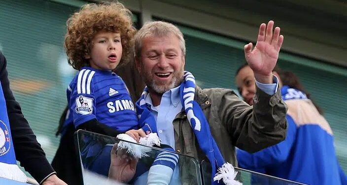 Abramovich met Chelsea en vente pour 3,6 milliards d'euros