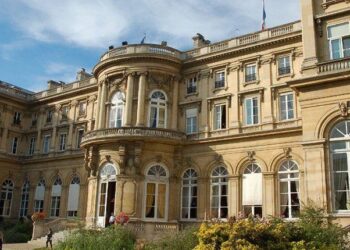 La France appelle les forces politiques tunisiennes &agrave; s&rsquo;engager dans un dialogue inclusif