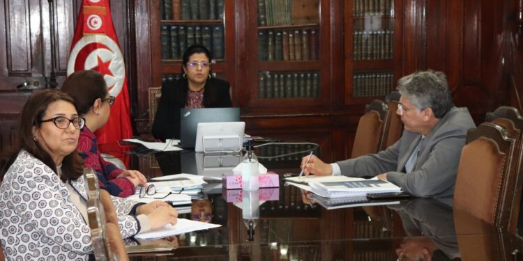 Tunisie : Nemsia et Abassi s’entretiennent avec une équipe de Moody’s