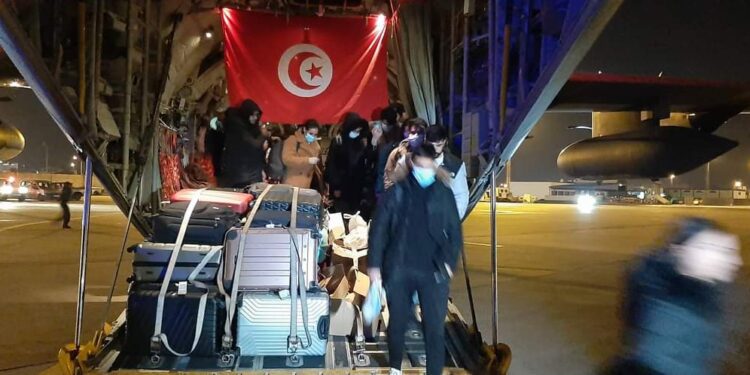 Les étudiants de retour d'Ukraine veulent rejoindre les universités tunisiennes