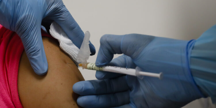 Nouveau variant : Le comit&eacute; scientifique appelle &agrave; achever le sch&eacute;ma vaccinal