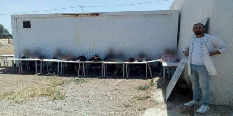 Kairouan : Fuyant les salles préfabriquées, des élèves sous un soleil de plomb !