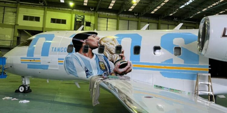 Le "Tango D10S", un jet en hommage à Maradona