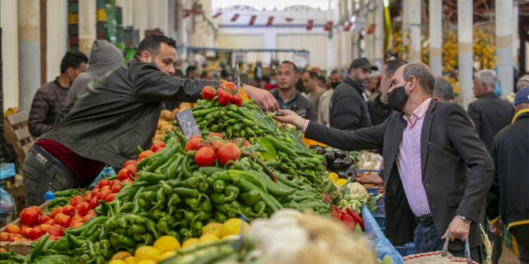 Taux directeur à 7% : Le Tunisien, premier impacté !