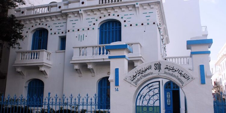 Tunisie : Le gouvernement prive les journalistes de leurs droits, regrette le SNJT