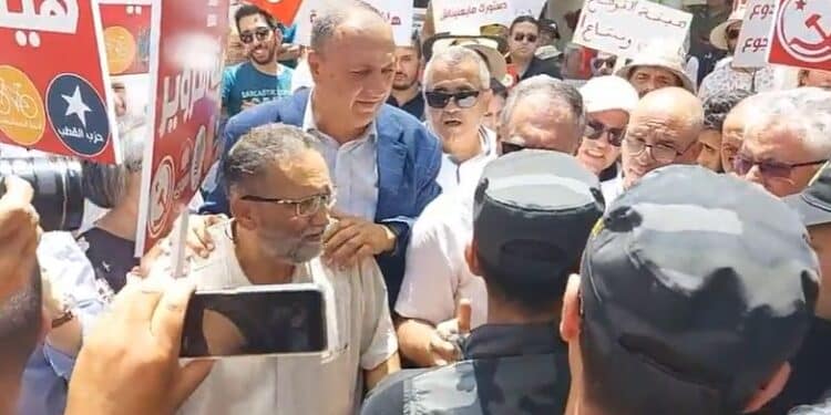 Des opposants à Kais Saied empêchés de manifester devant le siège de l'ISIE