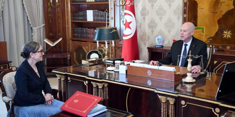Najla Bouden présente le projet du programme des réformes à Kais Saied