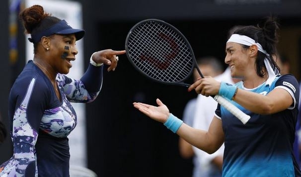 Eastbourne : Le duo #OnSerena file en demi-finale