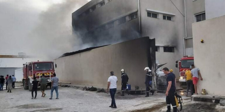 Kairouan : Dégâts considérables suite à un incendie dans l’usine de papier à Chebika