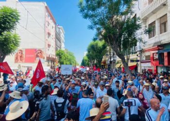 Tunisie : Le Front de salut manifeste contre le référendum