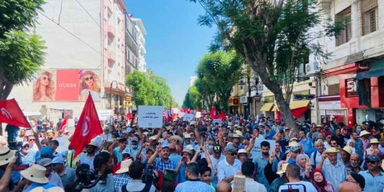 Tunisie : Le Front de salut manifeste contre le référendum